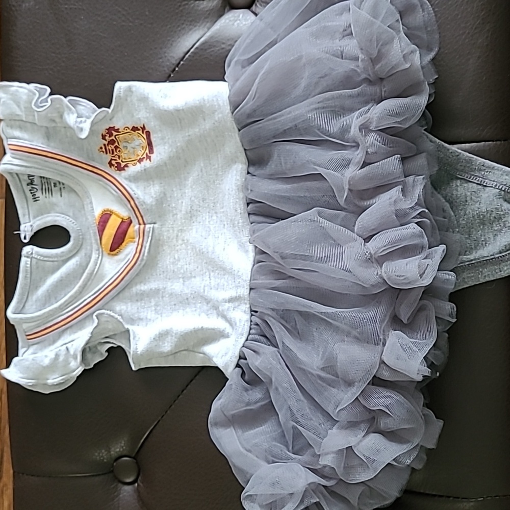EUC HARRY POTTER Gryffindor onesie